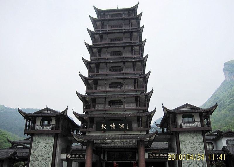 張家界武陵源風(fēng)景區(qū)2.2KW變頻恒壓供水設(shè)備+不銹鋼保溫水箱